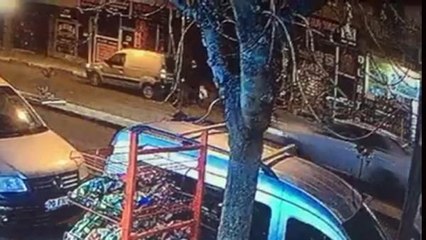 EKMEK ALIP EVİNE DÖNEN EMEKLİ ÖĞRETMENE HAFİF TİCARİ ARAÇ ÇARPTI