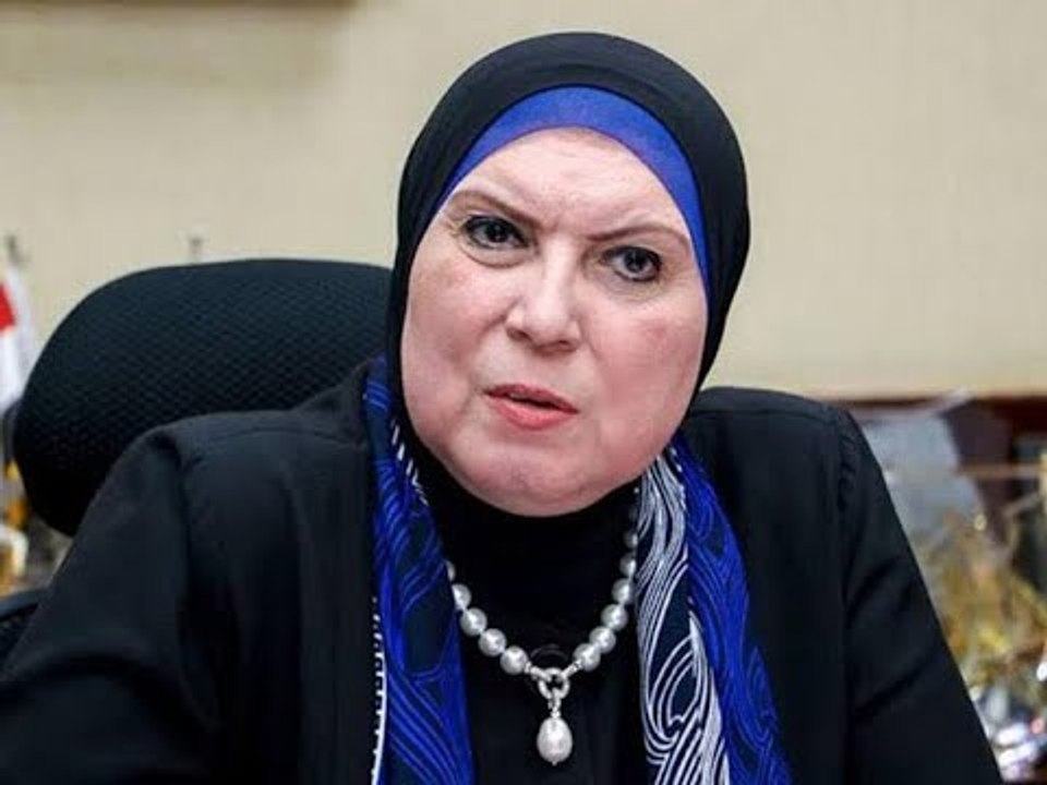 وزيرة التجارة والصناعة تدلي بصوتها في الزمالك