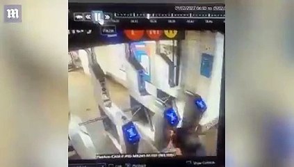 Intentó saltar el molinete del metro de Nueva York, pero se partió el cuello y murió