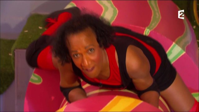Vincent McDoom s'essaye à l'épreuve des rouleaux de Fort Boyard !