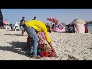 عبده يعمل بجمل في مطروح لينفق على والده: نفسي أرجع المدرسة وأبقى ضابط