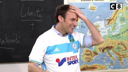 Exclu. Au tableau (C8) : les enfants offrent à Emmanuel Macron... un maillot de l'OM