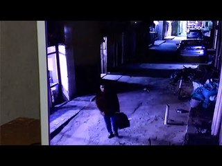 سفاح الجيزة لحظة ارتكاب  سرقة المشغولات الذهبية المتسببه في حبسه
