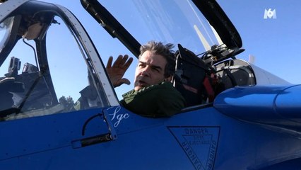 Exclu. 66 minutes : les images de Xavier de Moulins dans un alphajet de la patrouille de France