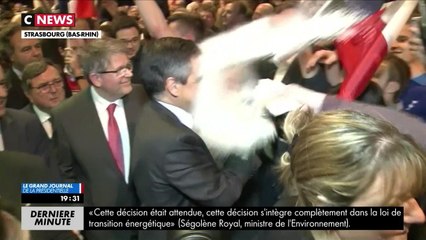 François Fillon enfariné avant un meeting à Strasbourg