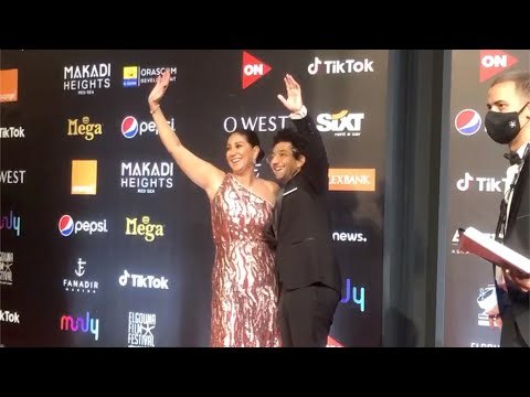 أول ظهور لابن وفاء عامر على ريد كاربت ختام مهرجان الجونة السينمائي