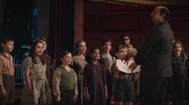 Les choristes débarquent en comédie musicale (REPORTAGE)