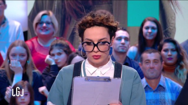 Le Grand Journal : Ornella Fleury ironise sur l'arrêt de l'émission en préparant le CV des chroniqueurs