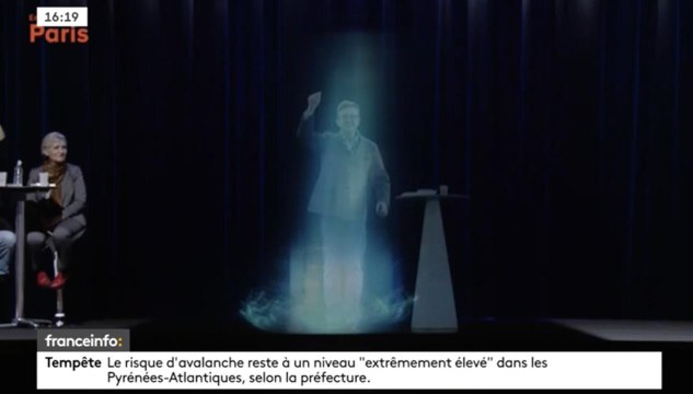 Regardez Jean-Luc Mélenchon apparaître tel un hologramme à son meeting d'Aubervilliers