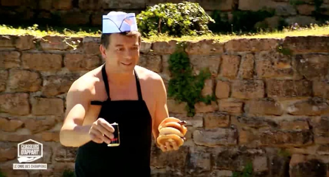 Chasseurs d'appart' : les fesses à l'air, Stephane Plaza fait un barbecue pour vendre une maison !