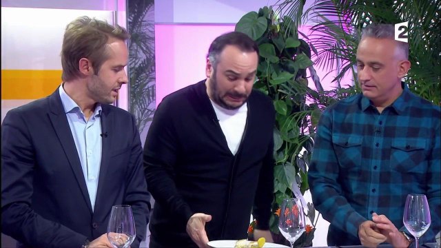 Invité de Sophie Davant, François-Xavier Demaison se brûle la main en direct