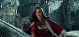 La Belle et la Bête : Emma Watson batifole dans la neige dans ce nouveau teaser du film (VOST)