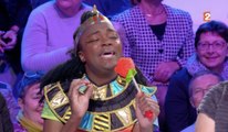 Tout le monde veut prendre sa place : un candidat déguisé en pharaon pousse la chansonnette sur le plateau de Nagui