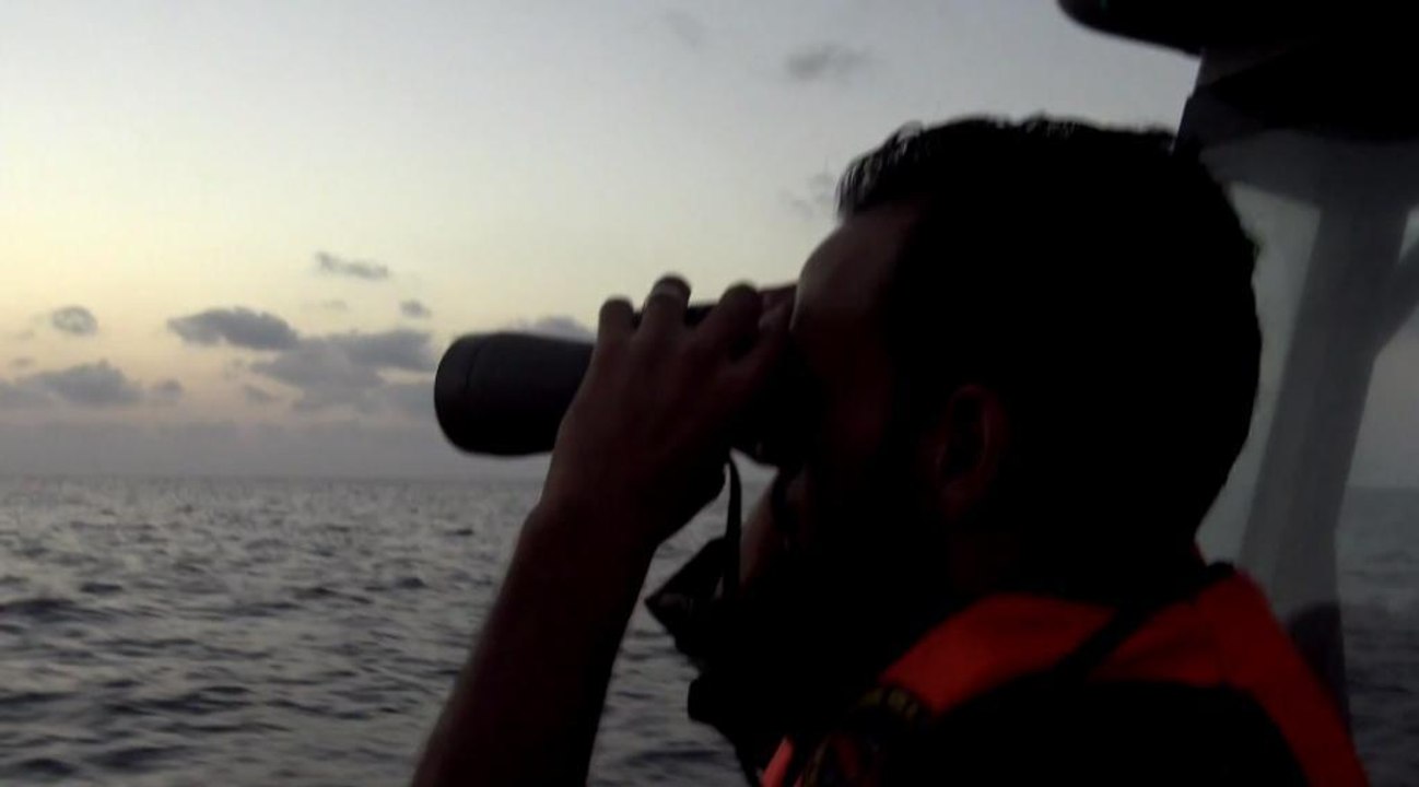 Enquête exclusive : quand des gardes-côtes sauvent des migrants au large de la Libye