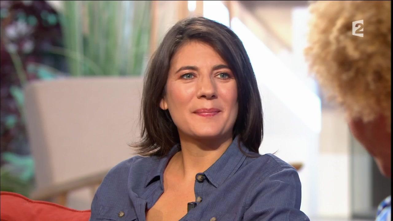 Quand Estelle Denis assure la promotion de Touche pas à mon sport... qui est déprogrammé !