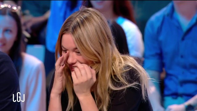 Le Grand Journal : Camille Rowe gênée par une remarque graveleuse de Lamine Lezghad