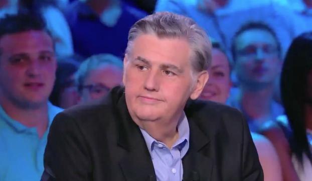 Pierre Ménès : malade et affaibli à la première du CFC, il pique quand même un coup de gueule