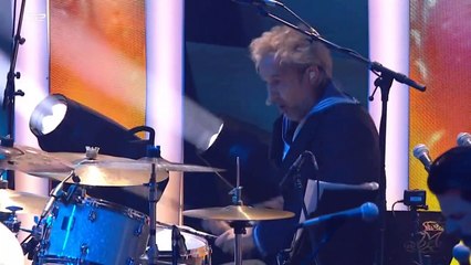 Anne Linnet - Glor på vinduer | Charlies Nytårsfest | 2016 | TV2 Play @ TV2 Danmark