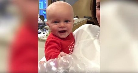 Ce bébé éclate du papier bulle... Le Zapping Web