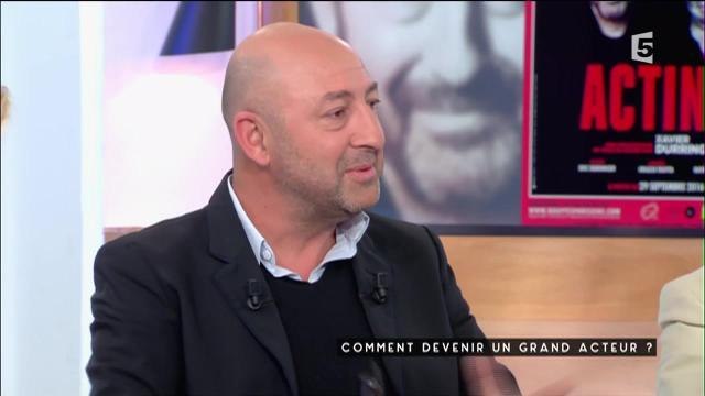 Kad Merad explique pourquoi les comédiens se scotchent le pénis