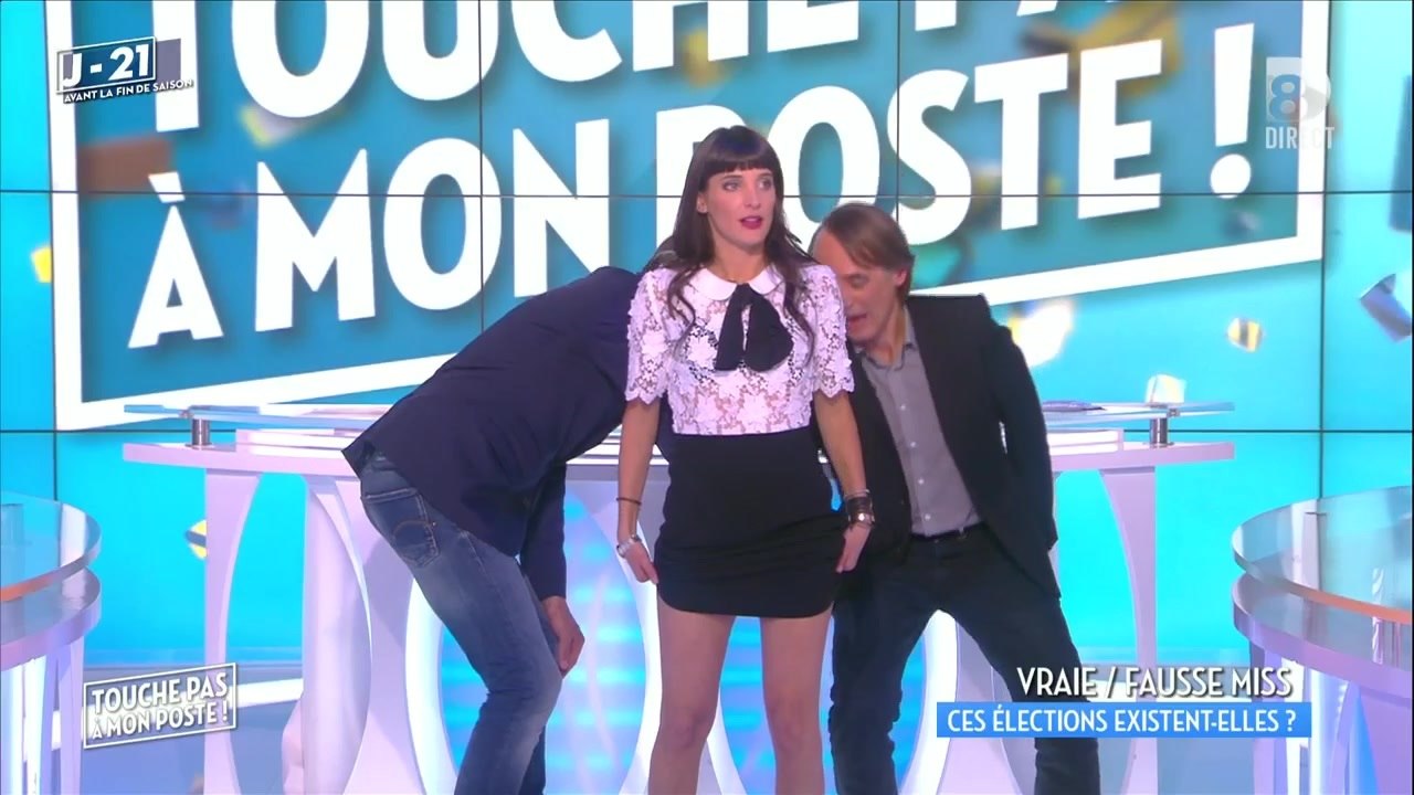 Touche pas à mon poste : Julien Courbet improvise une chanson sur les fesses d'Erika Moulet