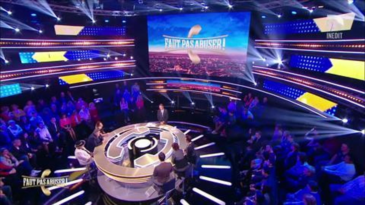 Roselyne Bachelot vient en aide à Julien Courbet