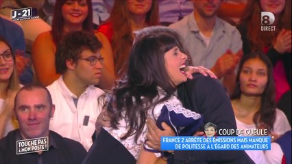 Erika Moulet en soutien-gorge dans Touche pas à mon poste