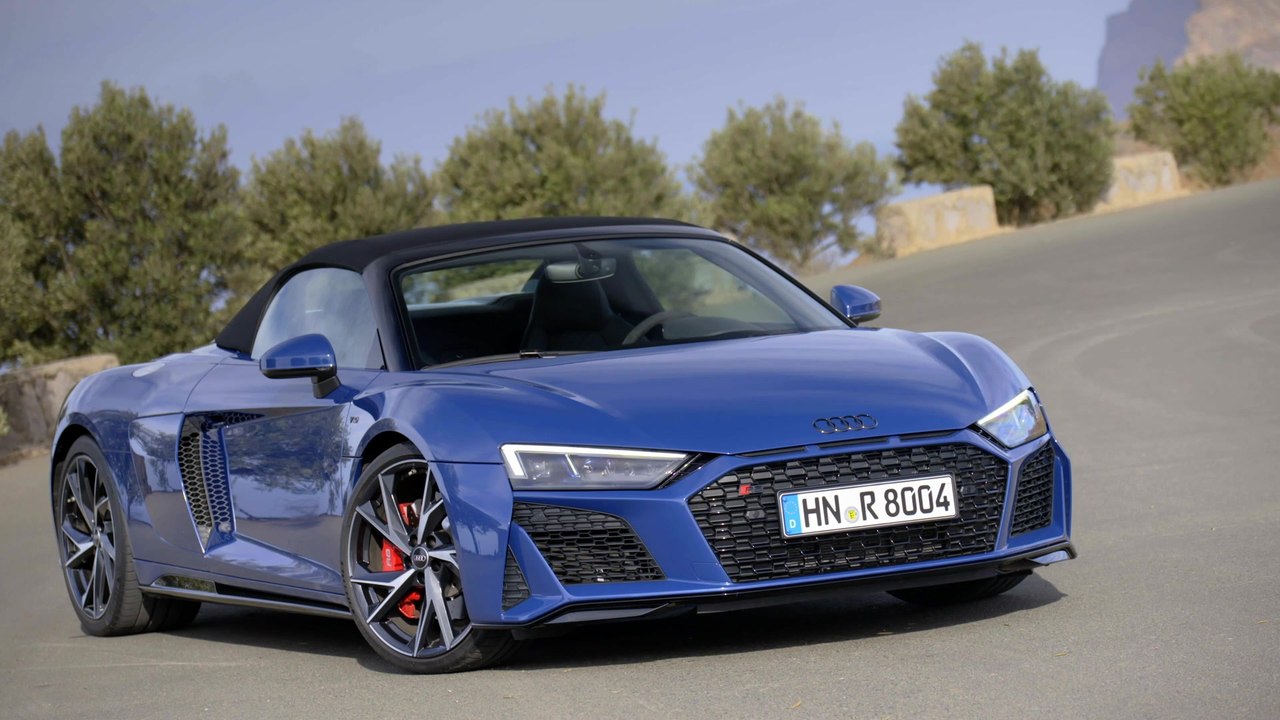 Audi R8 Spyder performance RWD Exterior Design in Ascari blue