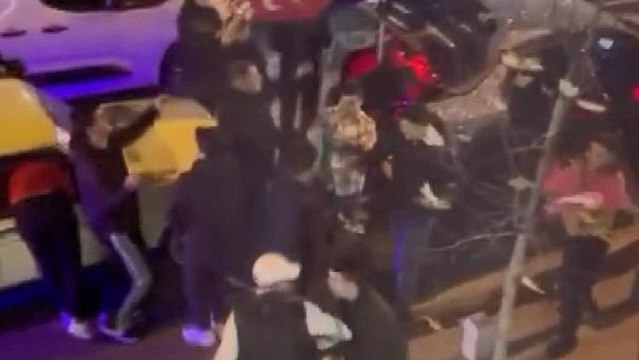 Kağıthane’de yol kapatan asker eğlencesi