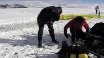 Su altı komandoları yüzeyi buz tutan Çıldır Gölü'nde dalış yaptı