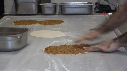Adana'da yeni trend: "Lahmacun arası kebap"