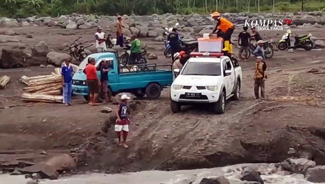 Satu Dusun Terisolasi Setelah Jembatan Diterjang Lahar Semeru
