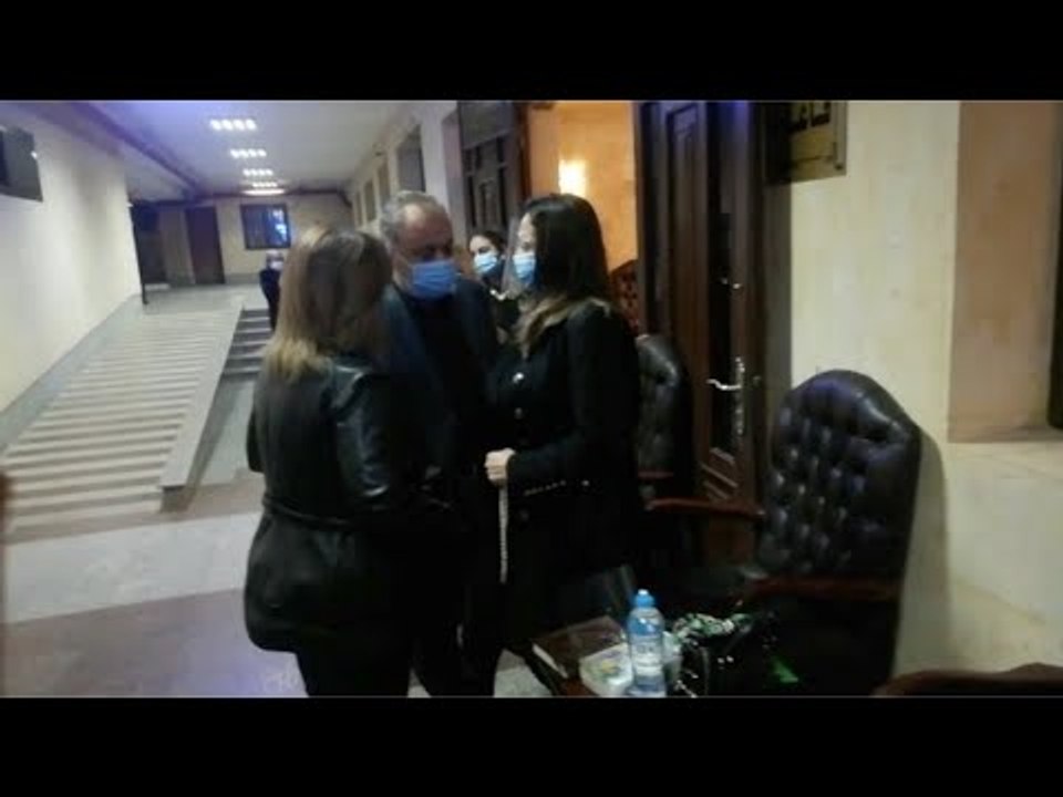 إلهام شاهين وأشرف زكي وبوسي شلبي أول حضور عزاء والد داليا البحيري