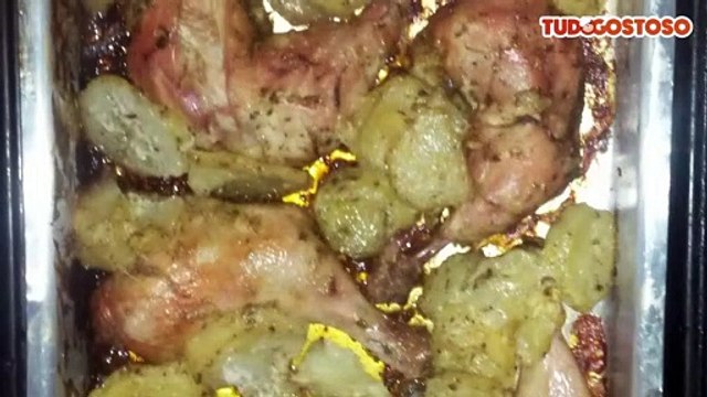 Frango assado com batatas e maionese