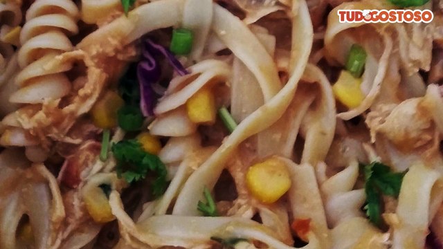 Macarronada de frango com creme de leite