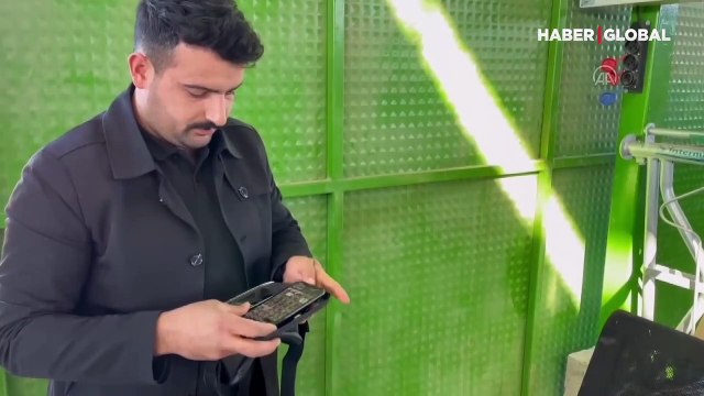 İneklerde sanal gerçeklik dönemi... Aksaray'da bir besici süt verimini arttırmak için sıra dışı bir yol denedi