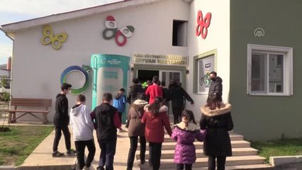 Öğrenciler bakımevindeki "can dostları" ile keyifli vakit geçirdi