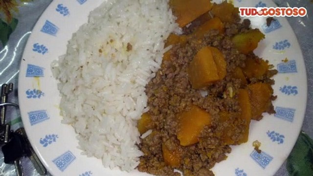 Carne moída com abóbora cabotiá