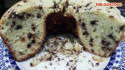 Bolo de baunilha com gotas de chocolate