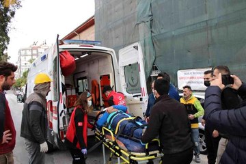 İnşaat iskelesinden düşen işçi yaralandı