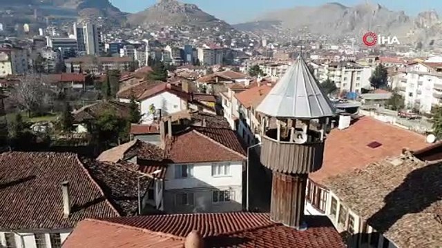 Bir asırlık cami ahşap minaresi ile dikkat çekiyor