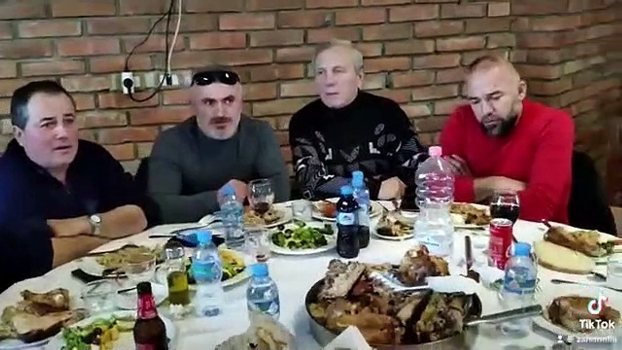 Kenge Labe - Trembedhjet male me kembe