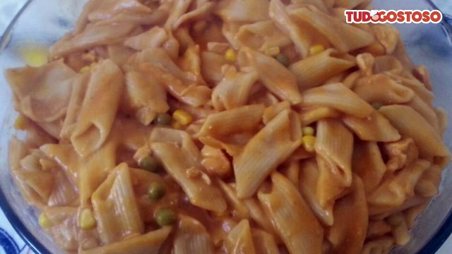 Macarrão de panela de pressão com frango