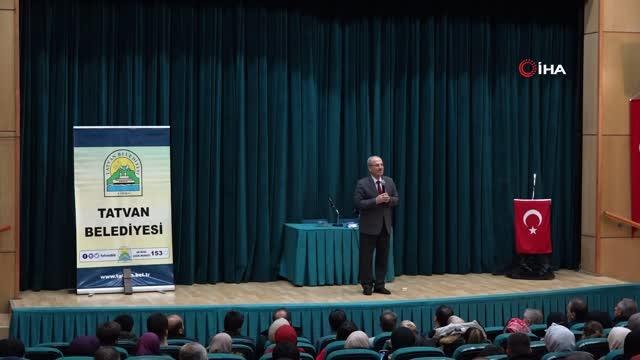 Eğitimci Yazar Halit Ertuğrul'dan öğrencilere konferans