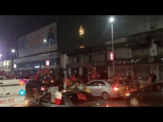 احتفالات جمهور الأهلي أمام بوابة نادي الزمالك بعد التتويج بأفريقيا