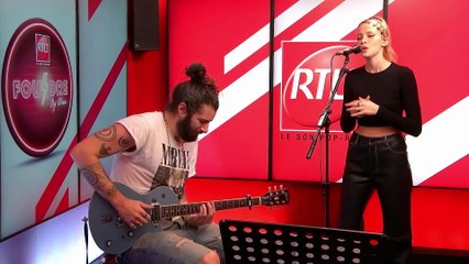 PÉPITE - Angèle et Waxx interprètent "Just A Girl" dans Foudre (09/01/22)