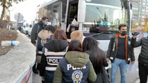 Fuhuş operasyonunda yakalanan 14 yabancı uyruklu kadın sınır dışı edildi
