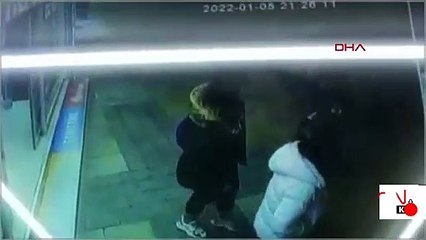 Liselilerin 'yan bakma' kavgasında bıçaklama anı kamerada | Video Haber
