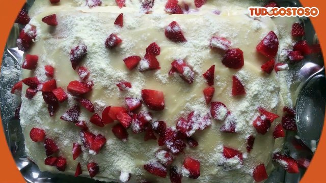 Bolo de leite em pó com morango