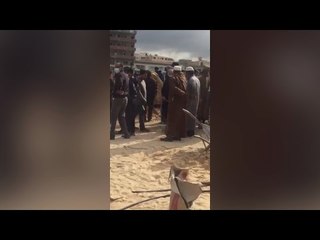 دفن الأطفال المصريين ضحايا مركب الموت في ليبيا